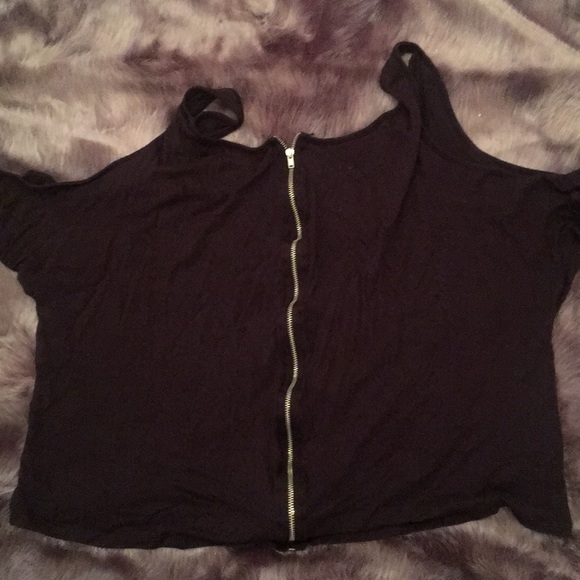 Cold Shoulder Crop Top w/ Zipper Back - Picture 3 of 5